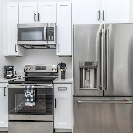 Cheerful 2-Bedroom Home With Free Parking/Wi-Fi